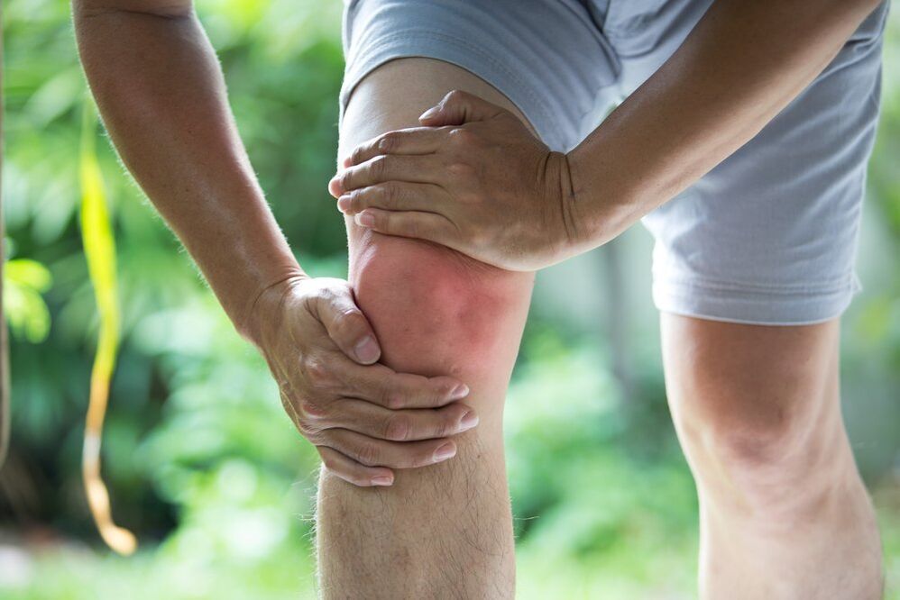 Joint pain is the most obvious manifestation of arthrosis and arthritis. 